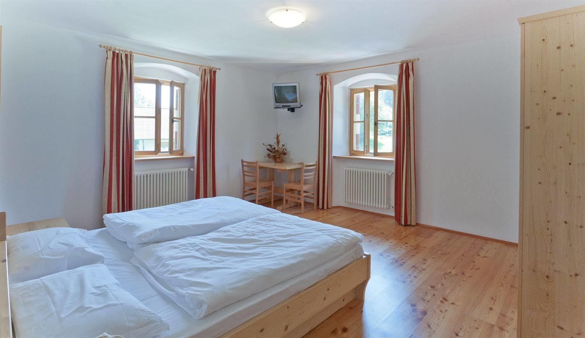 Hotel Zur Kirche Magre all' Adige Buitenkant foto